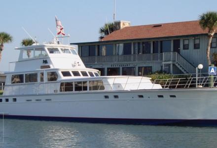 yacht Hemingway