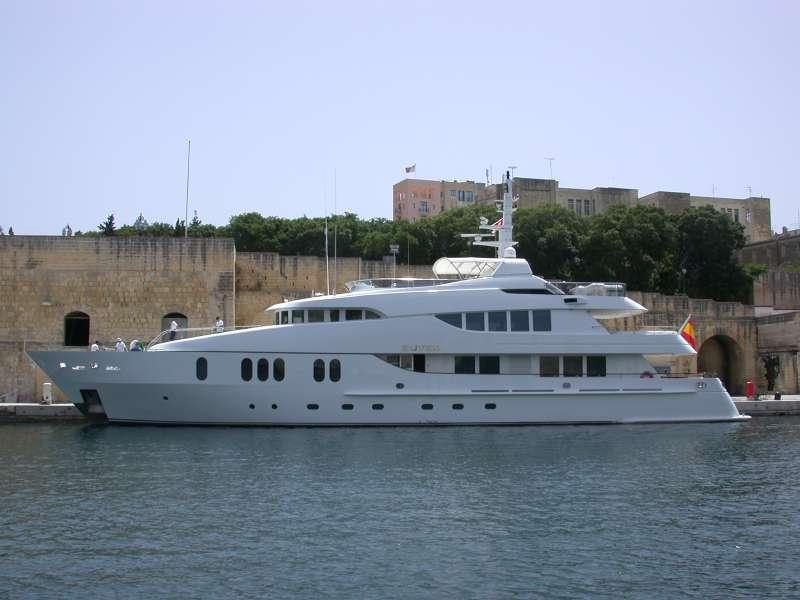 yacht Suver