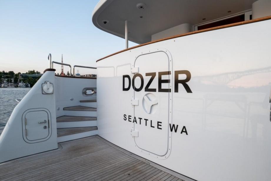 yacht Dozer