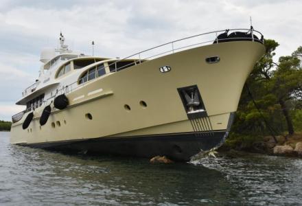 33m Perla Nero ran aground in Croatia
