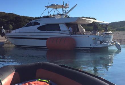 25m yacht ran aground in Corsica