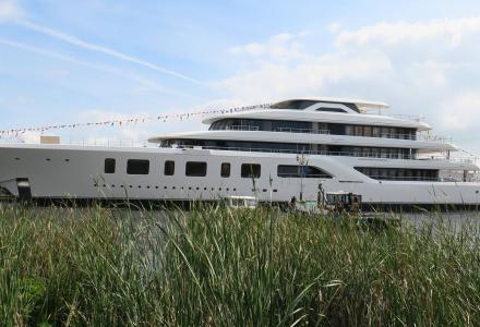 92m Aquarius launched for Steve Wynn