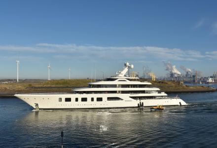 Feadship Aquarius leaving Holland