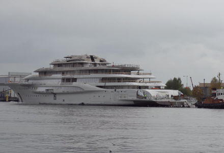 At least six 100m+ megayachts under construction at Lurssen