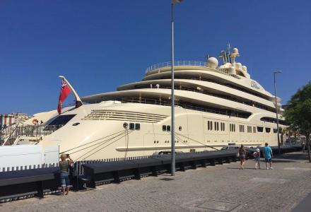 Dilbar spotted in Barcelona, Spain 