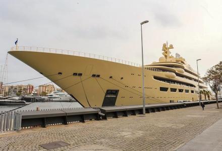 Dilbar spotted in Barcelona