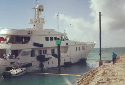 42m yacht runs aground in the Bahamas