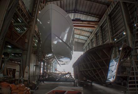 Outer Reef 860 Deluxebridge yacht taking shape