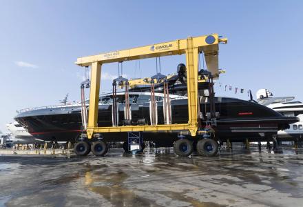 Overmarine's Mangusta 165 makes a splash