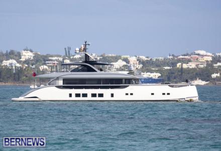 Dynamiq Yachts Jetsetter runs aground in Bermuda