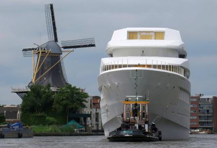 New Feadship hull 700 transported through Holland