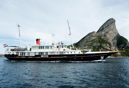 48m Elsa declared unsalvageable after it ran aground