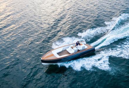 First luxury electric boat that is charging faster than a Tesla 