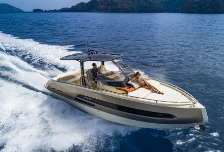 Invictus GT 320 debuts at the Cannes Yachting Festival 2018