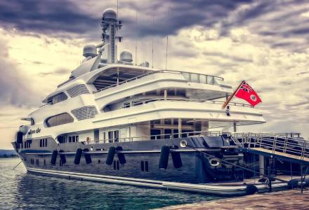 Canadian yachts and private casinos