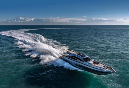 New Pershing 8X: The Carbon Fibre Revolution