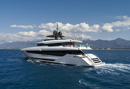 Overmarine third Mangusta Oceano 43 delivered in Viareggio