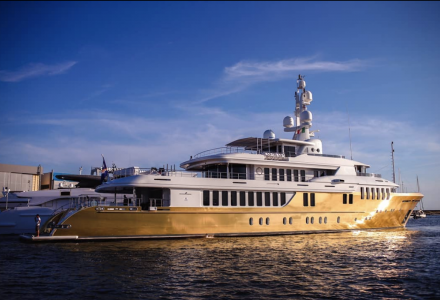 Golden age: EUR 18 million superyacht Belami wrapped in 600 sqm of vinyl