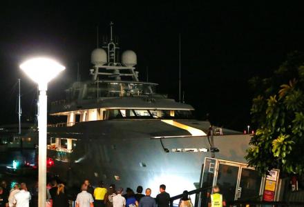 46m superyacht Moatize crashes into a wharf with a restaurant