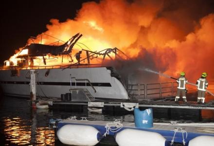 Fire breaks out at Abu Dhabi marina, destroying eight boats