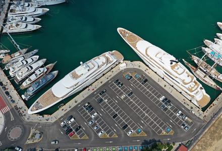 Spotted: Two Golden Yachts O’Ptasia and O’Pari in Piraeus