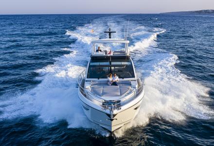 Pearl 62 Wins Best Flybridge Over 50 Feet