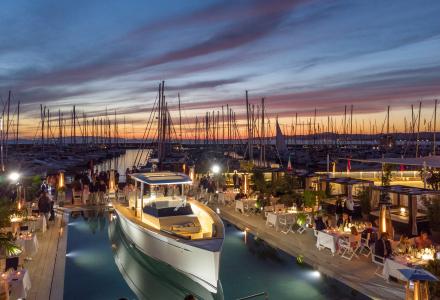 Image Gallery: Swan Shadow in Porto Cervo