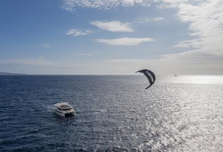 Silent-Yachts Built a Boat With a Kite Sail System