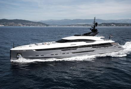 63m Utopia IV Hit Tanker in the Bahamas