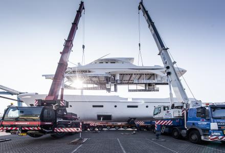 Moonen’s 34m YN202 Takes Shape