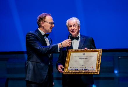 Kommer Damen Honored With Lifetime Achievement Award at Maritime Awards Gala