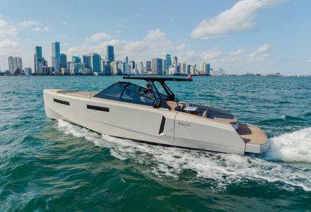 Custom Evo R4 WA to Showcase at the Palm Beach Boat Show