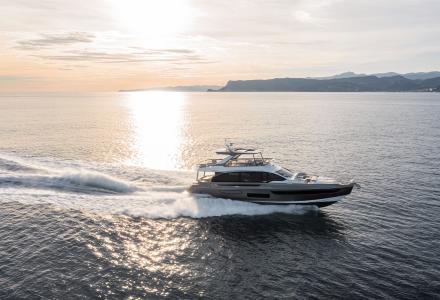 Image Gallery: New Pictures of the Azimut Fly 72