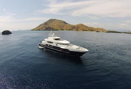 Yacht built for former Russian minister sold