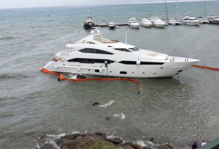 Sunseeker Jelana runs aground in Corfu