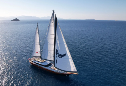 Mengi Yay's 47m Seleda Listed for Sale