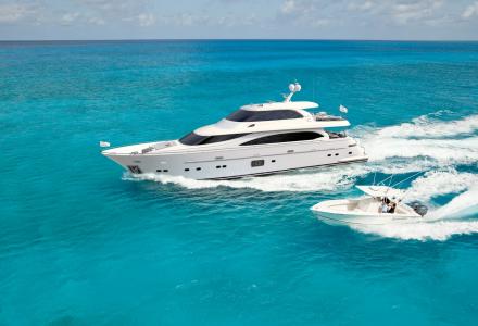 Horizon Yachts unveils new E98 motoryacht