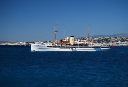 yacht SS Delphine