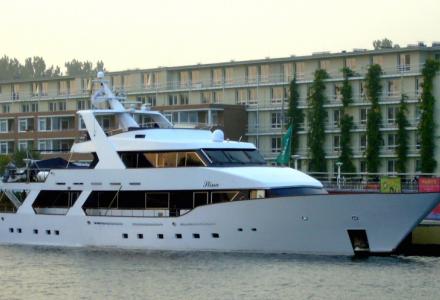yacht Stina