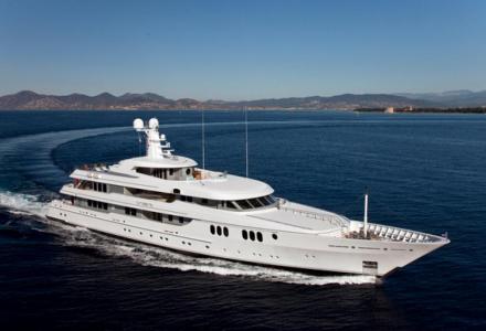 yacht Trident