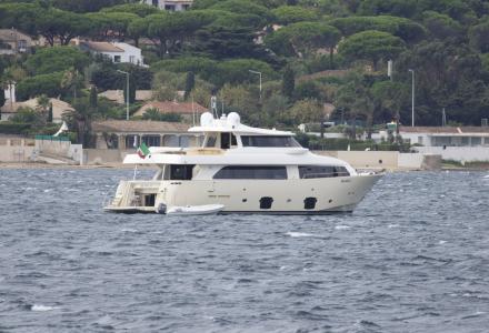 yacht Custom Line Navetta 26