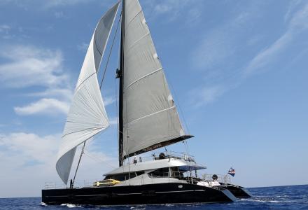 yacht Black Swan