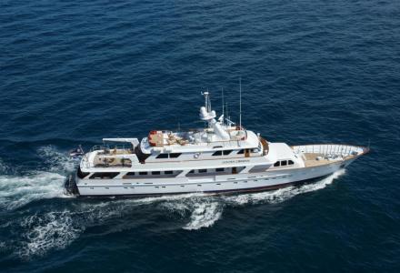 yacht Golden Compass