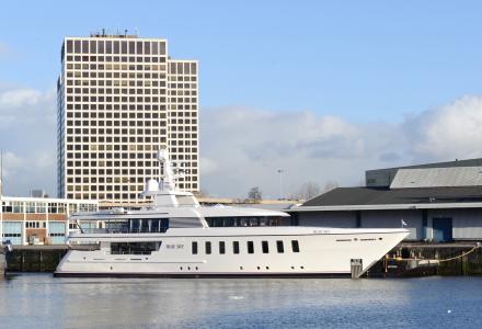 yacht Blue Sky