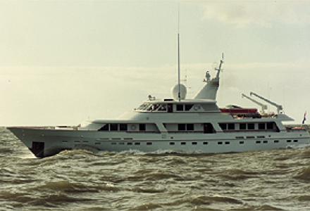 yacht Dhafir