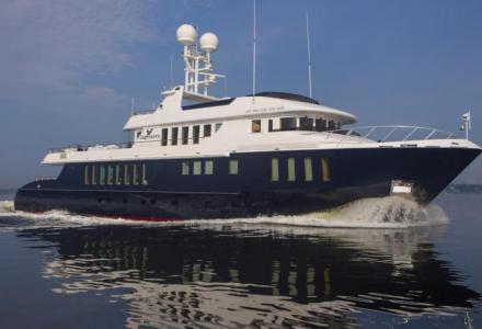 yacht Ice 5