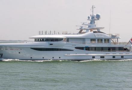 yacht Vega