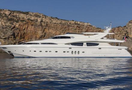 yacht Rini V