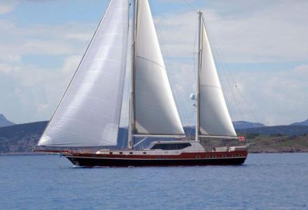 yacht Dragonfly