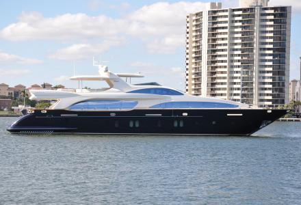 yacht Vivere